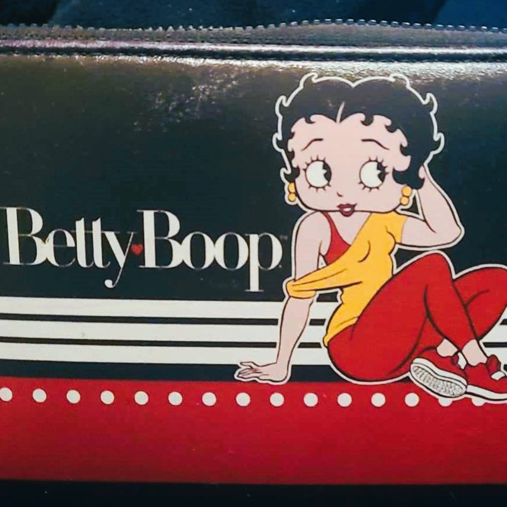 Betty Boop Black & Red Zippered Clutch Wallet